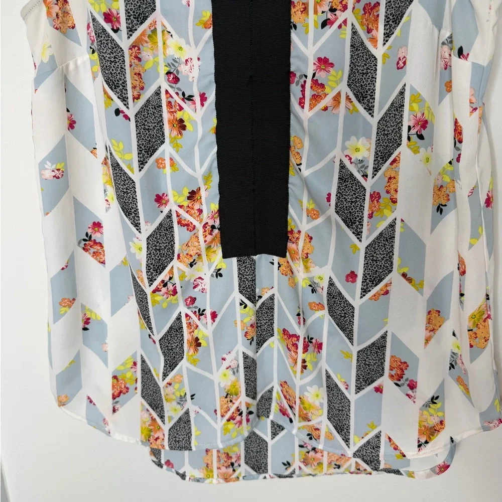 CAbi Multicolor Geometric Floral Sleeveless Lightweight Blouse Size Medium - Picture 5 of 14